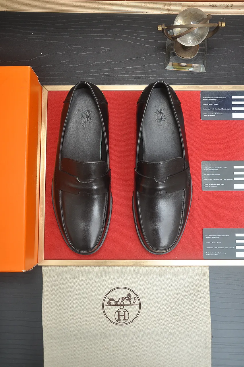 Factory price 500💶[HERMES] (cowhide lining)🍀Italian top luxury🍀He does not pursue novel styles and gorgeous colors, but attracts the favor of successful men with his flawless, elegant and classic style. Formal leather shoes This very comfortable, simple and stable style allows you to easily match any style! The pattern is absolutely 1:1 refined from the original case, and we strive for excellence in materials, imported cowhide + cowhide lining💪💪💪extraordinary texture👍! Code number: 38-45 (45 customized)